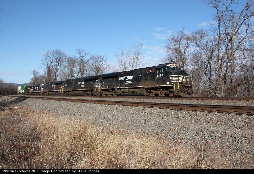 NS 8156 on the point of train 260
